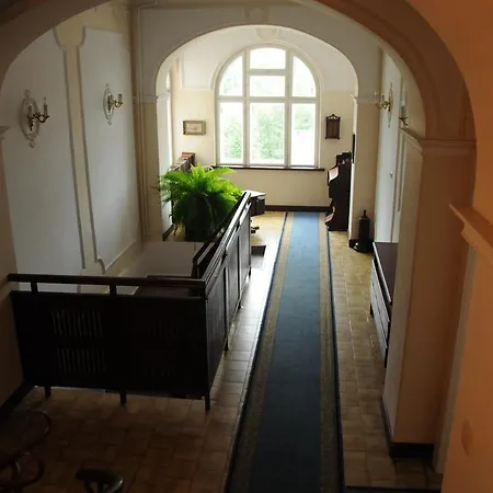 Czerwony Dwor 3*